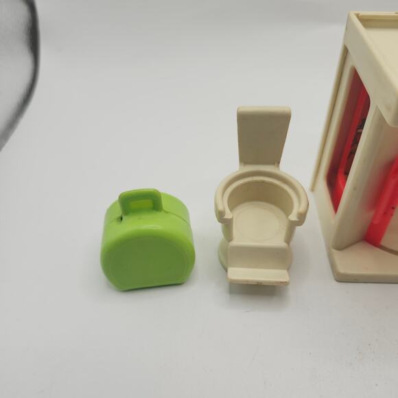 Vintage Fisher-Price Little People Play Family Lot 5 People + 2 Dogs & Furniture - Picture 9 of 11